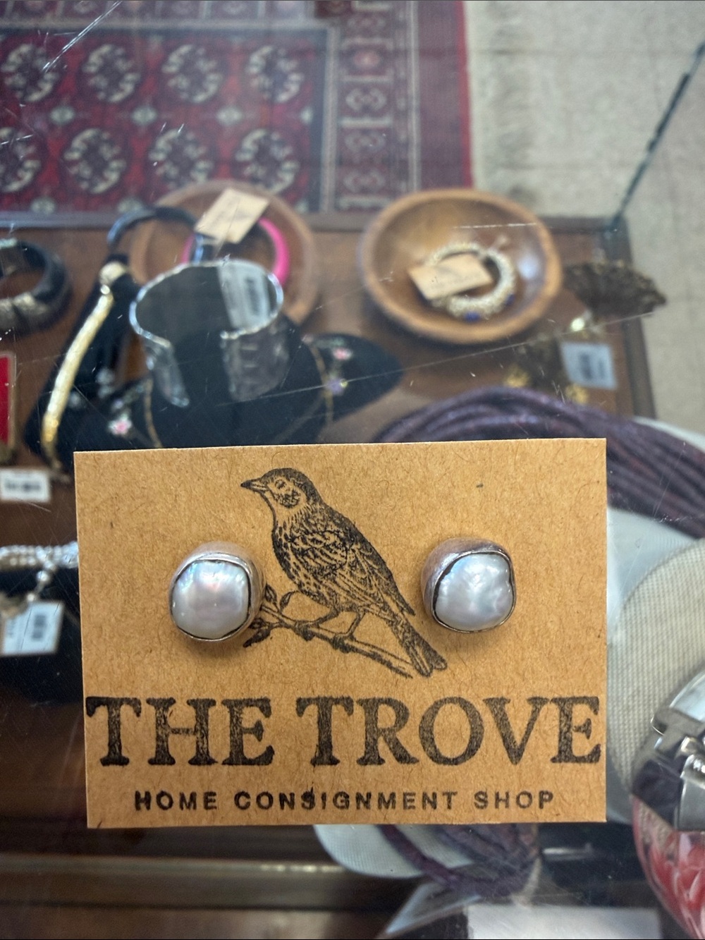 The Trove Pearl Stud Earrings - Iridescent White